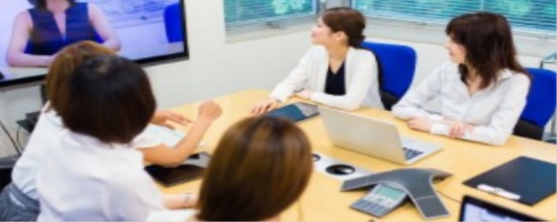 初级会计职称自考还是报班学