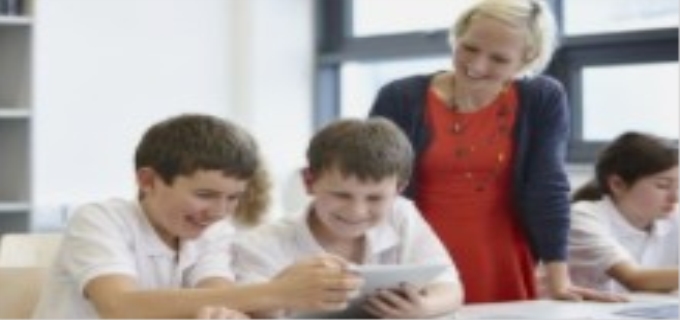 西汉时期儒家代表人物董仲舒提出了三纲五常